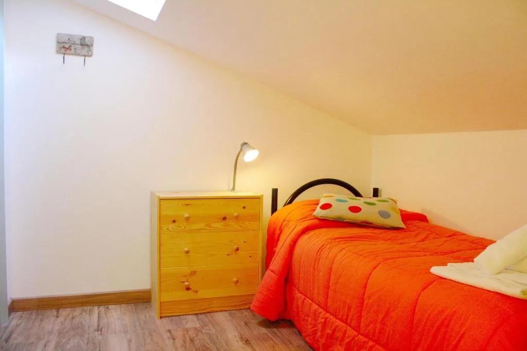 Room, City-in-hostel-B&B, Catania