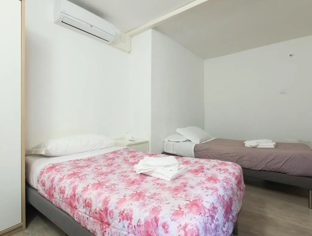 Room, Red Line Room Division, Milan