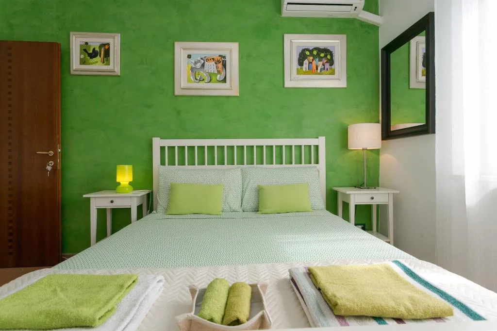 Room, La Duchessa A Roma, Rome