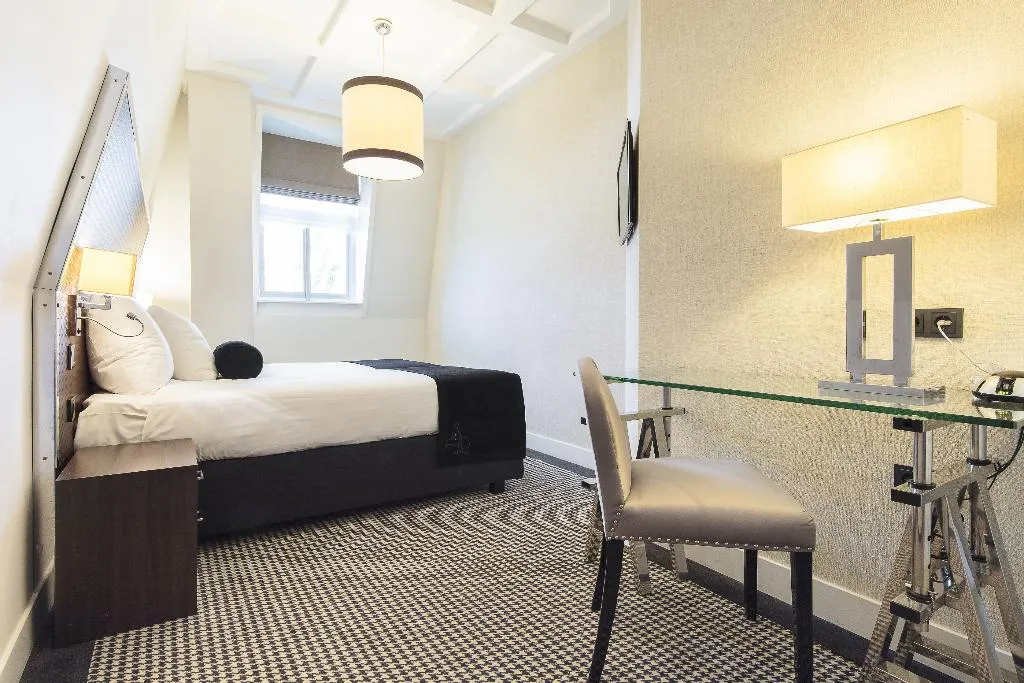 DOUBLE DELUXE Room, Boutique Hotel Notting Hill, Amsterdam
