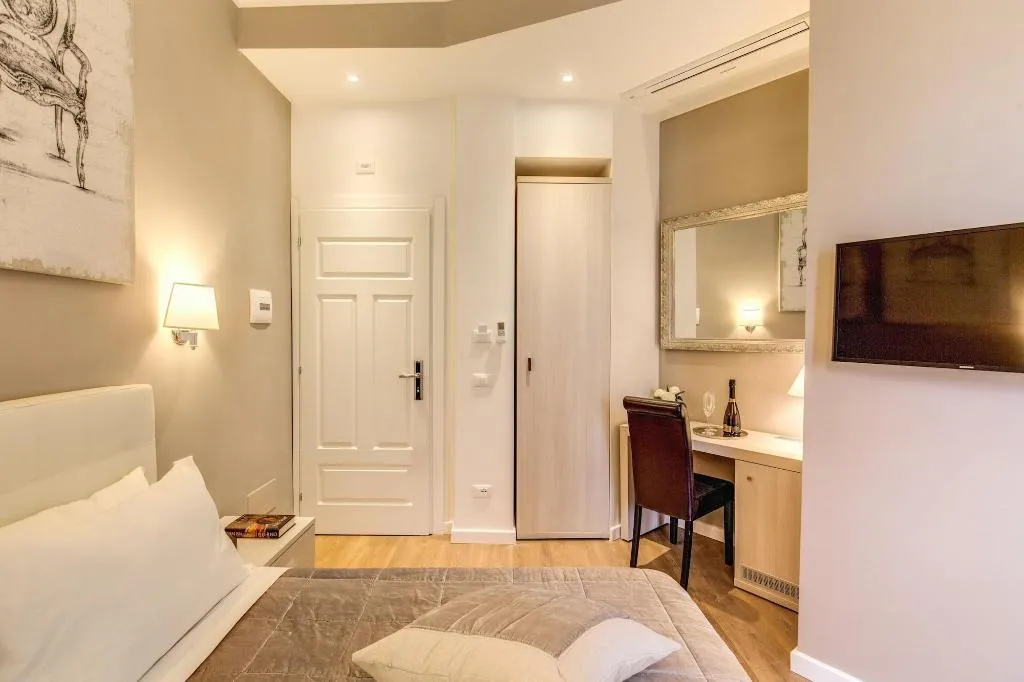 Room, The Bridge Suites, Rome