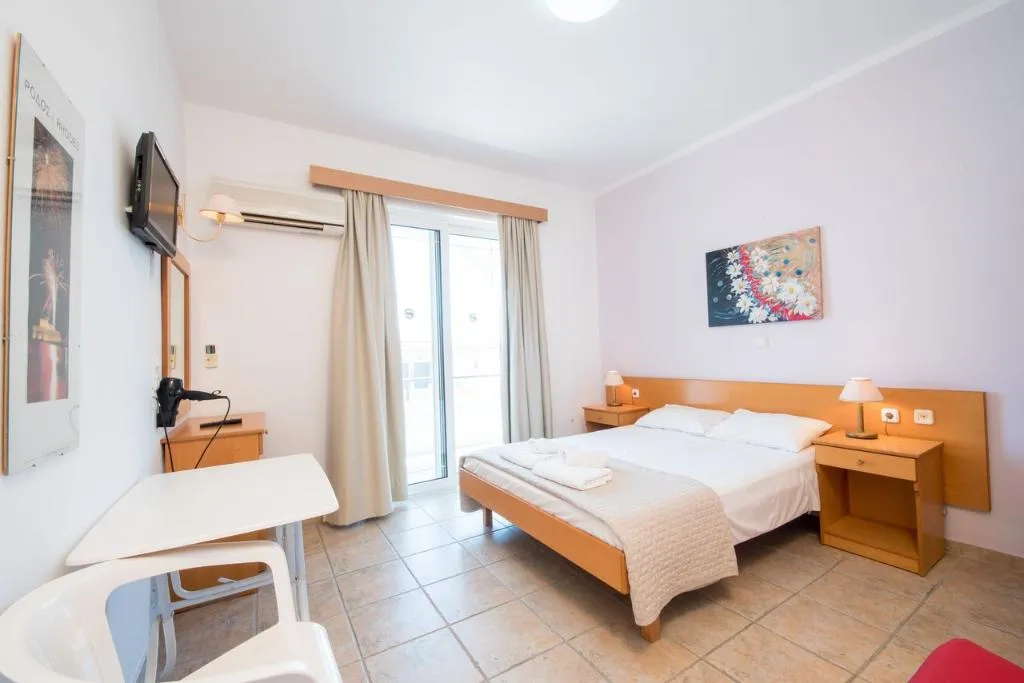 FAMILY ROOM DELUXE WITH BALCONY Room, Sokrates Studios, Rhodes