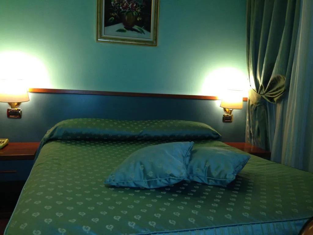 Room, Hotel Fenicia, Naples