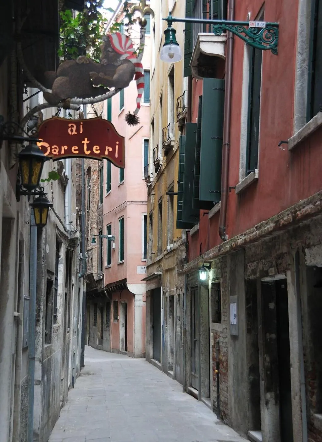 General view, Ai Bareteri, Venice