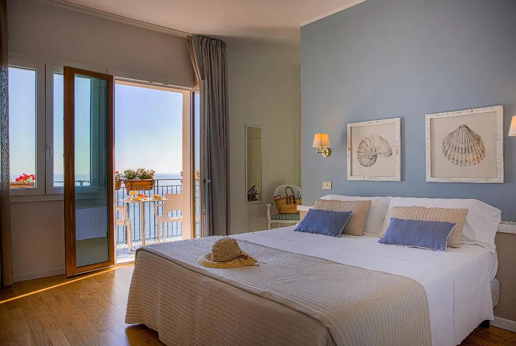 Double or Twin SUPERIOR SEA VIEW Room, Punta Nord-Est, Palermo