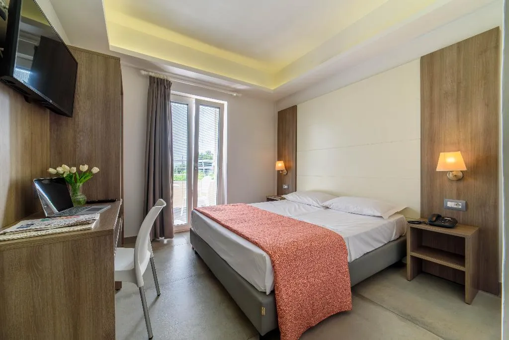 DOUBLE CLASSIC Room, Hotel La Mela, Naples