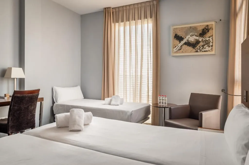 TRIPLE STANDARD Room, Madanis Hotel, Barcelona