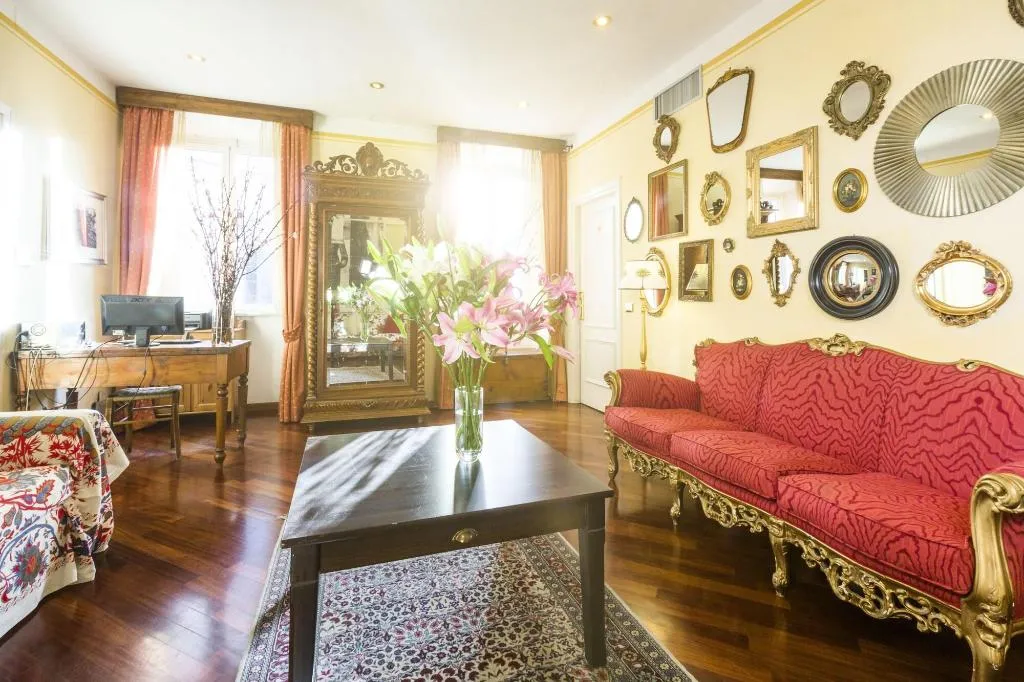 Lobby, Casa de' Fiori Biscione, Rome