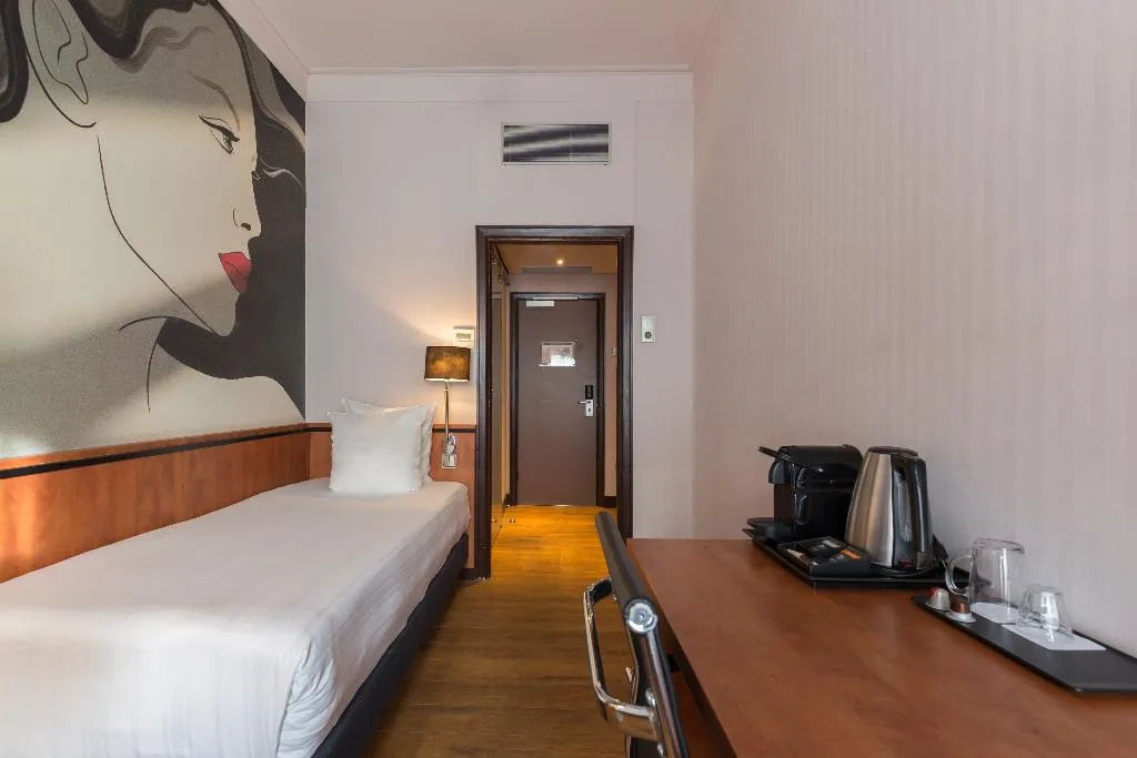 SINGLE STANDARD Room, Leonardo Hotel Utrecht City Center, Amsterdam