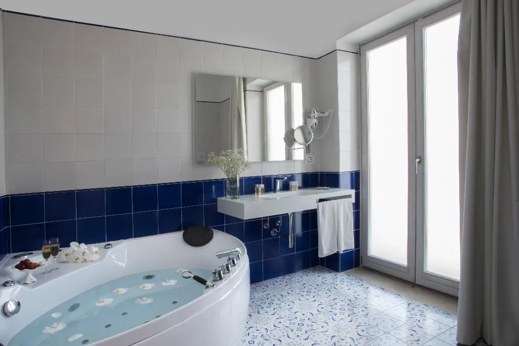 JUNIOR SUITE STANDARD Room, Lloyd's Baia, Naples