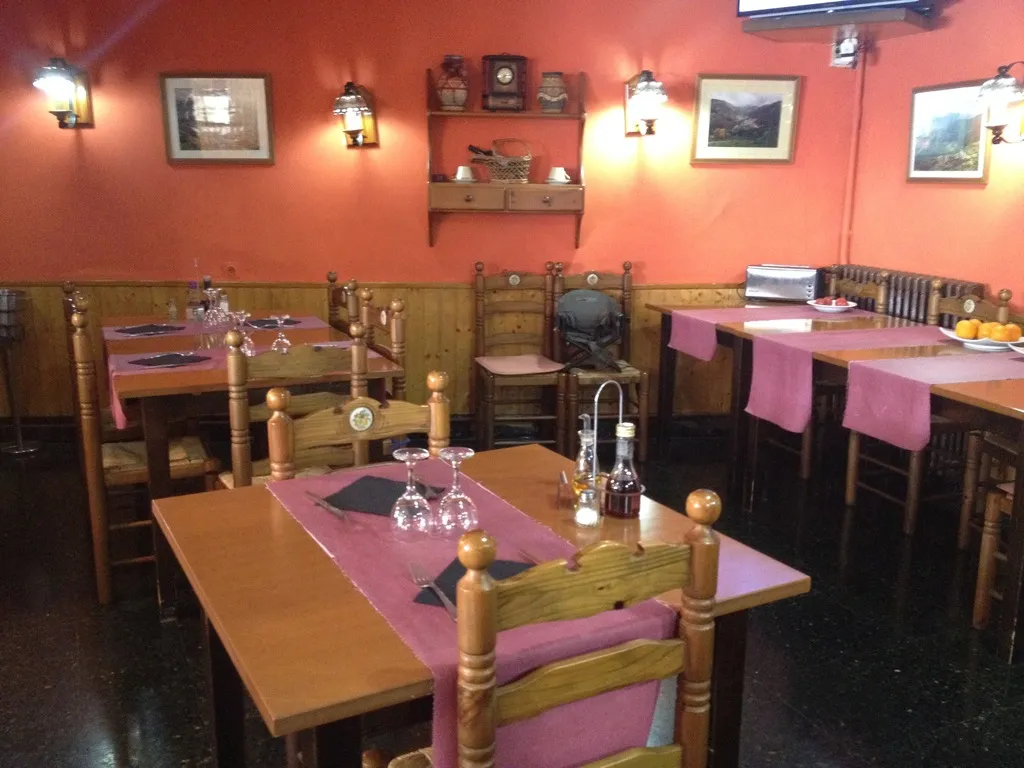Restaurant, Hostal Porta De Nuria, Barcelona