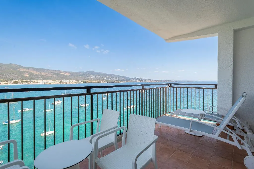 FAMILY ROOM SEA VIEW Room, Leonardo Royal Hotel Mallorca, Majorca