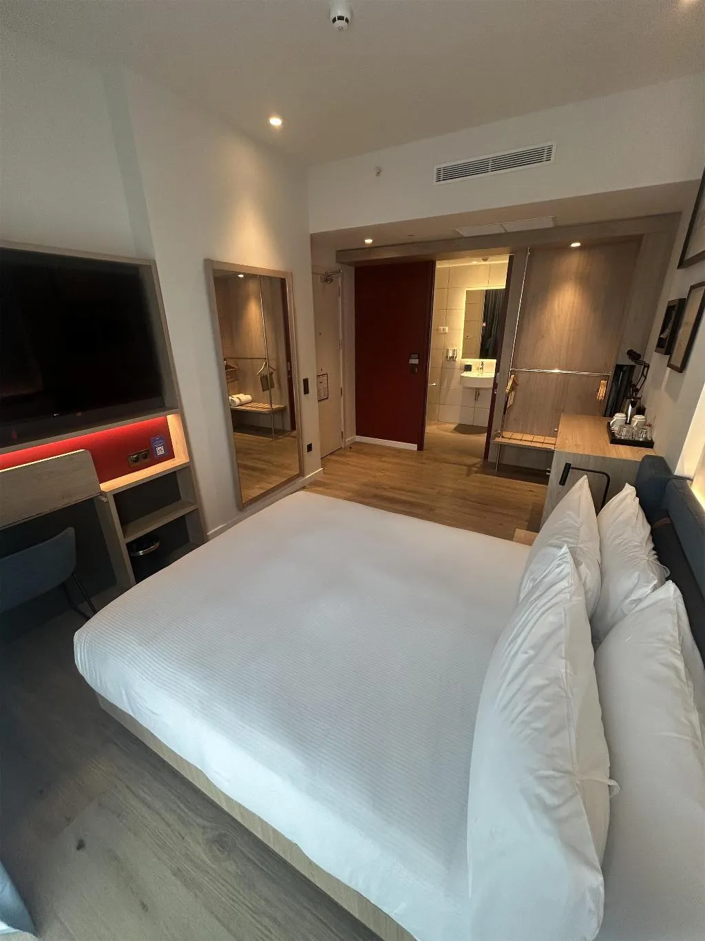 DOUBLE Accessible-Queen Size Bed Room, Hampton by Hilton Barcelona Fira Gran Via, Barcelona