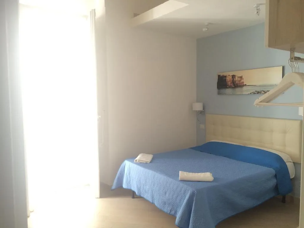Room, Base Napoli B&B, Naples