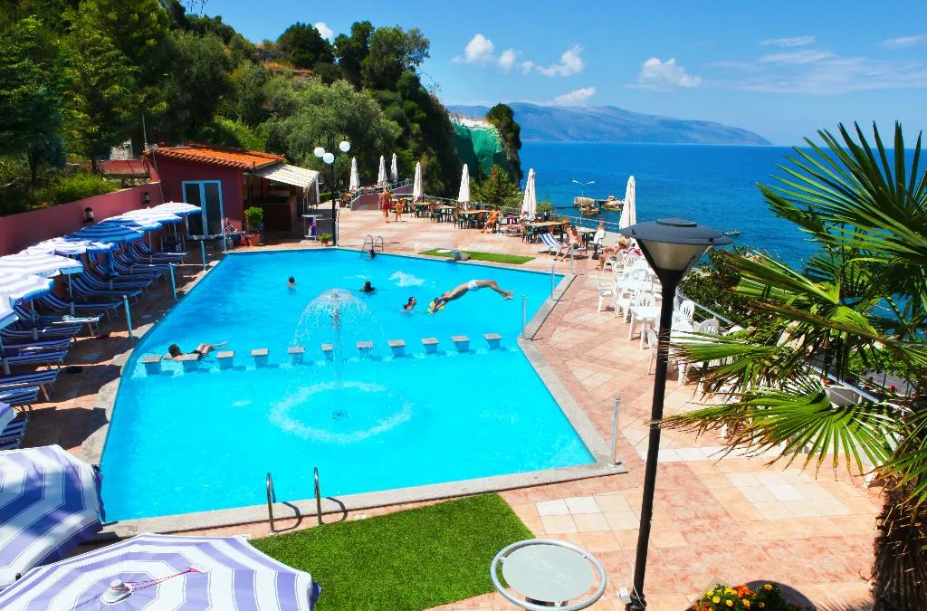 Pool, New York, Kavaje