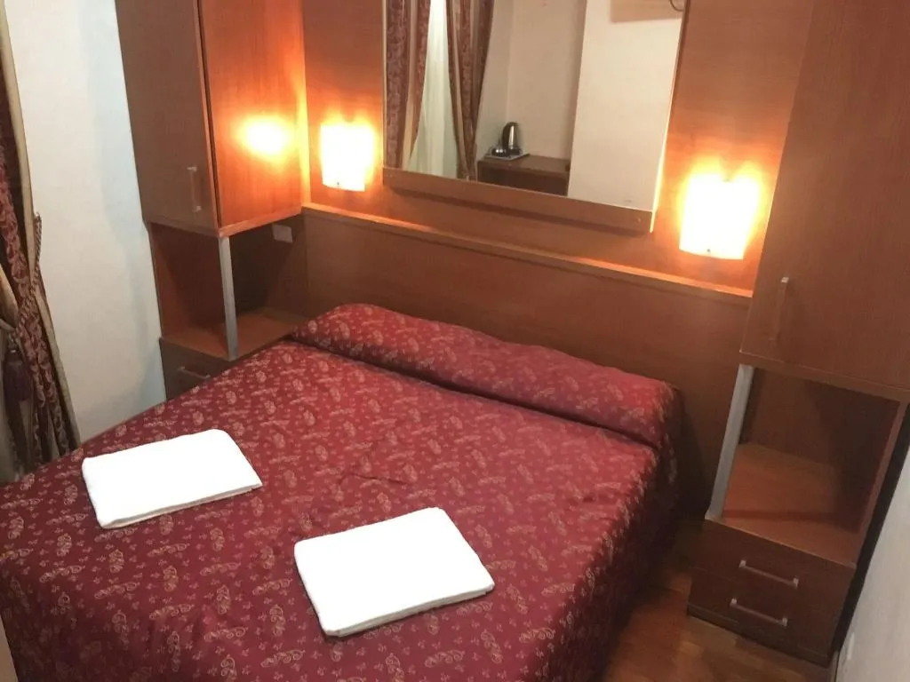 Room, Lam Guest House, Naples