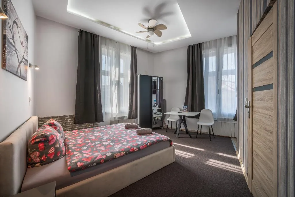 APARTMENT CAPACITY 2 Room, Queen Apartments, Krakow