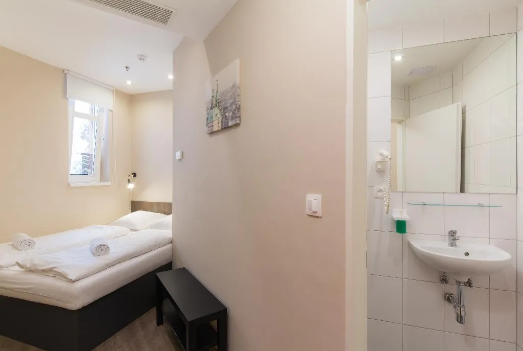 DOUBLE BASIC Room, Minimino Hotel Prague, Prague