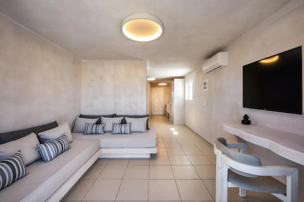 SUITE WITH JACUZZI Room, Aelia Luxury Suites, Santorini