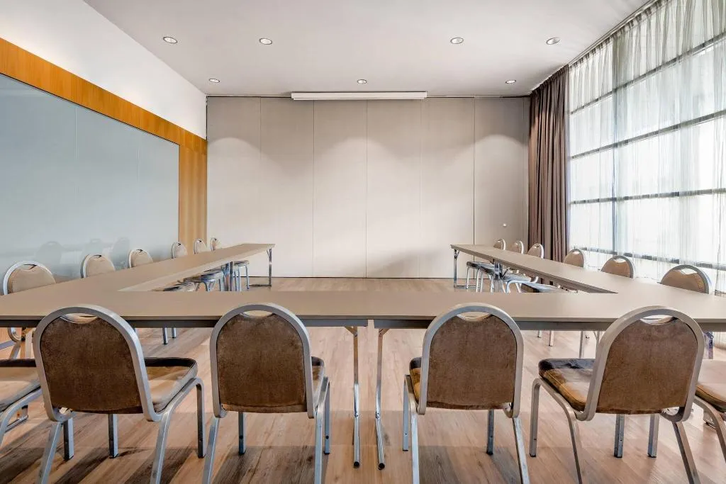 Conferences, AC Barcelona Diagonal D'Illa, Barcelona