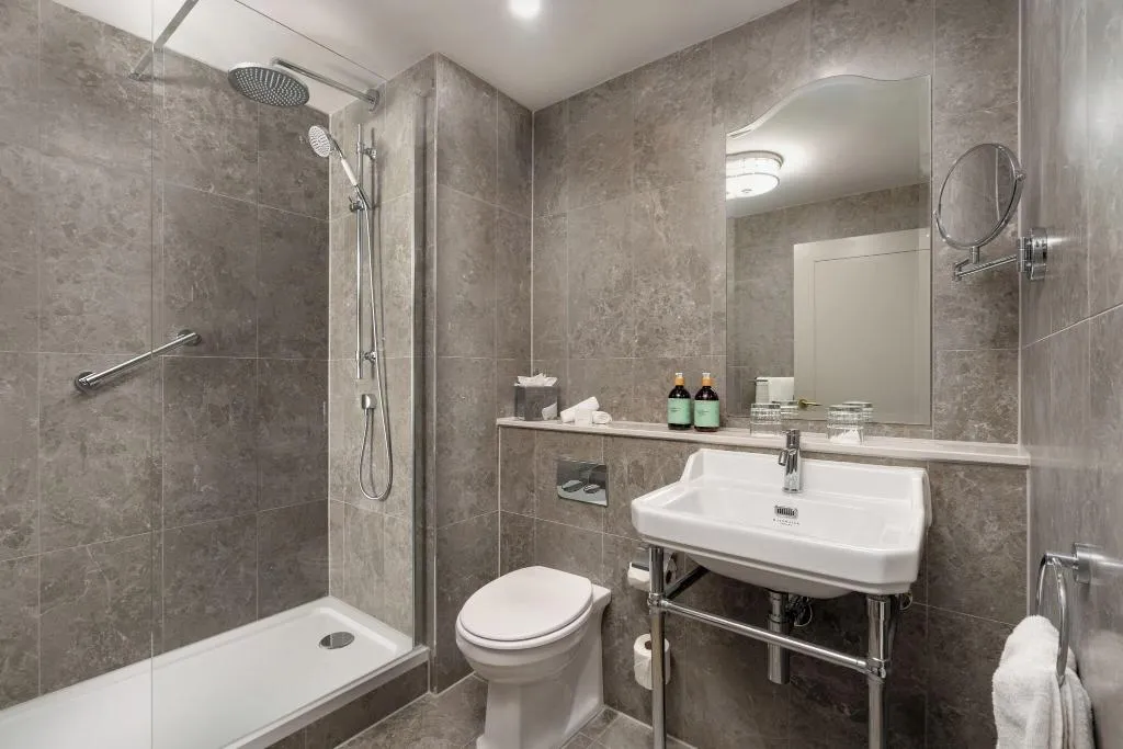 DOUBLE KING SIZE BED Room, Brooks, Dublin