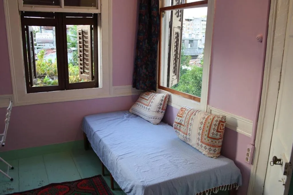 Room, Lotus Garden Hostel, Izmir