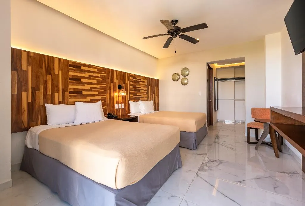 DOUBLE SUPERIOR QUEEN BED Room, Marvic Hotel, Playa Del Carmen