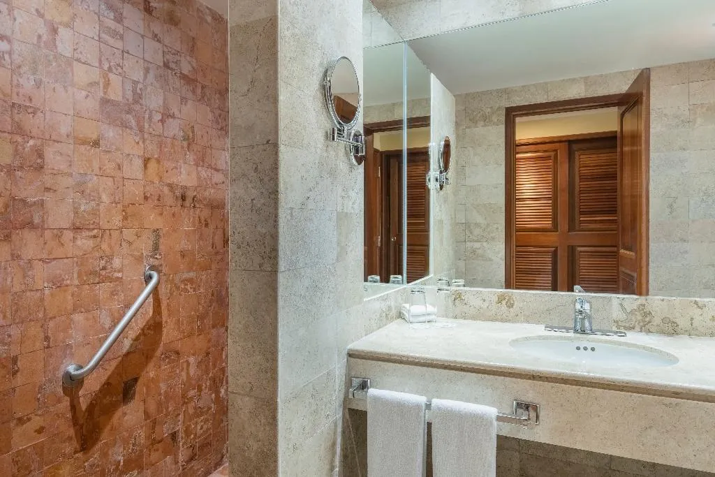 DOUBLE STANDARD Room, Iberostar Waves Paraiso Beach All Inclusive, Cancun Area
