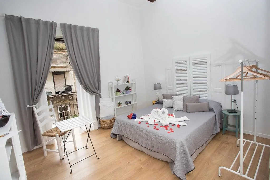 Room, Quartino Napoletano, Naples