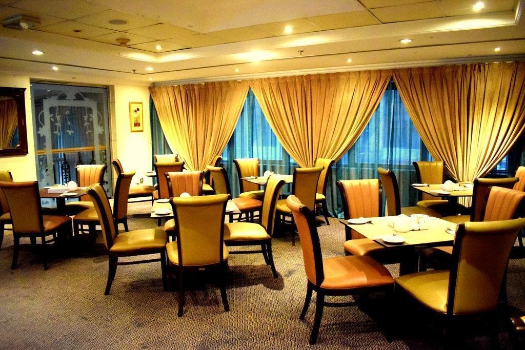 Restaurant, Nejoum Al Emarat, Dubai