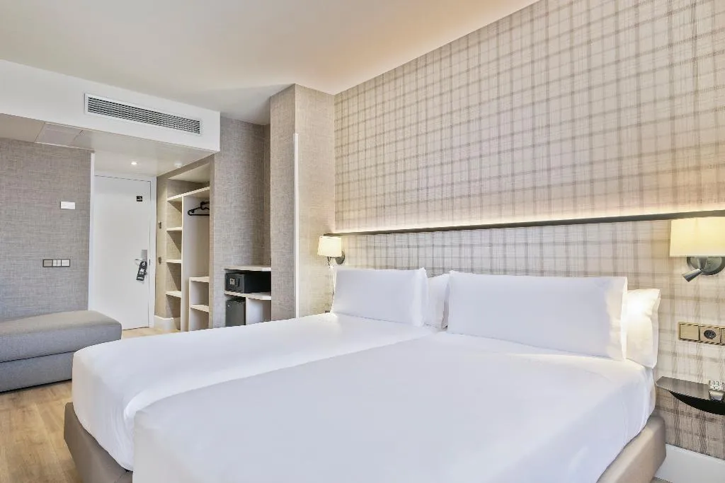TRIPLE SUPERIOR Room, Acta City 47, Barcelona