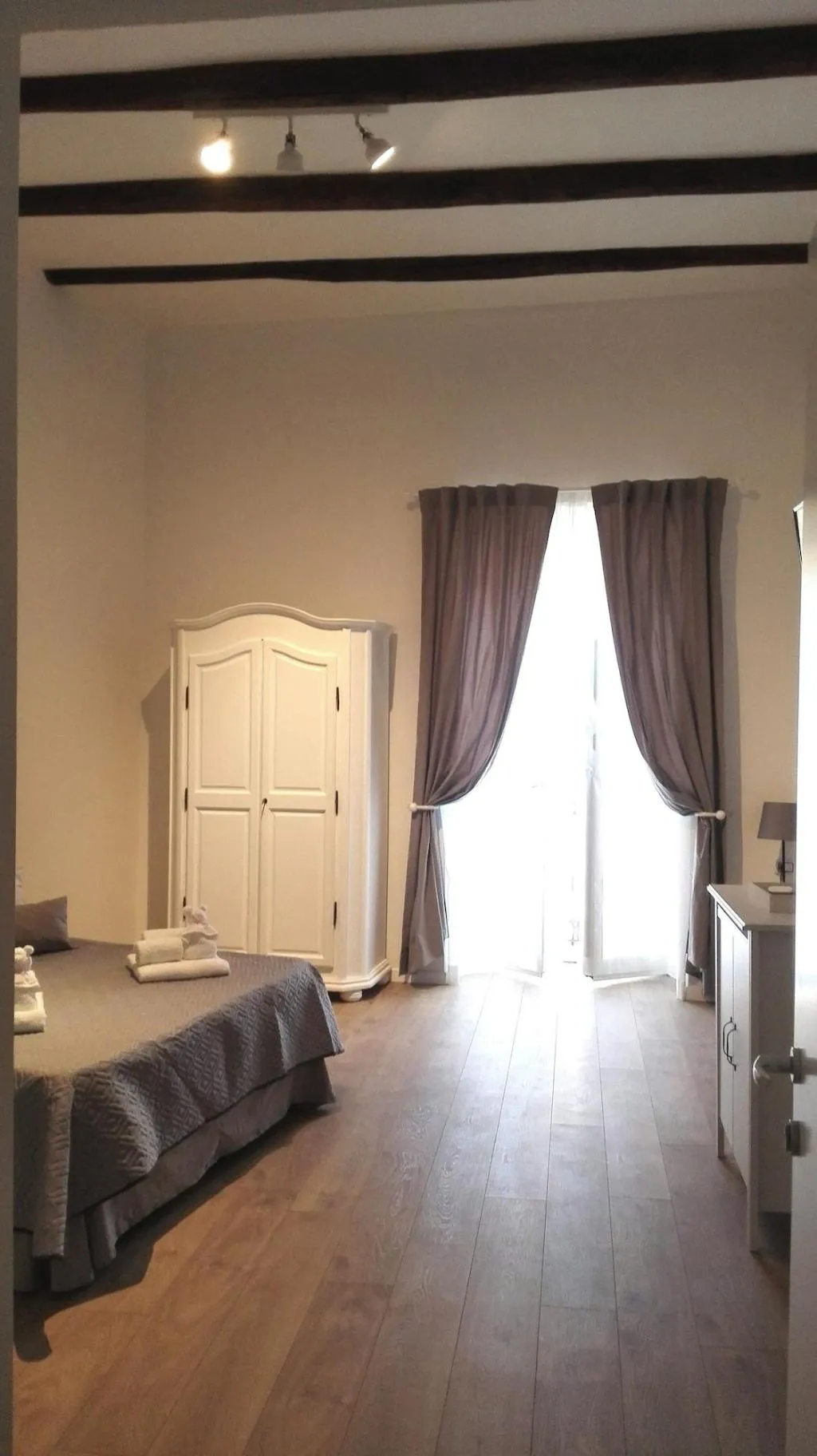 Room, Quartino Napoletano, Naples