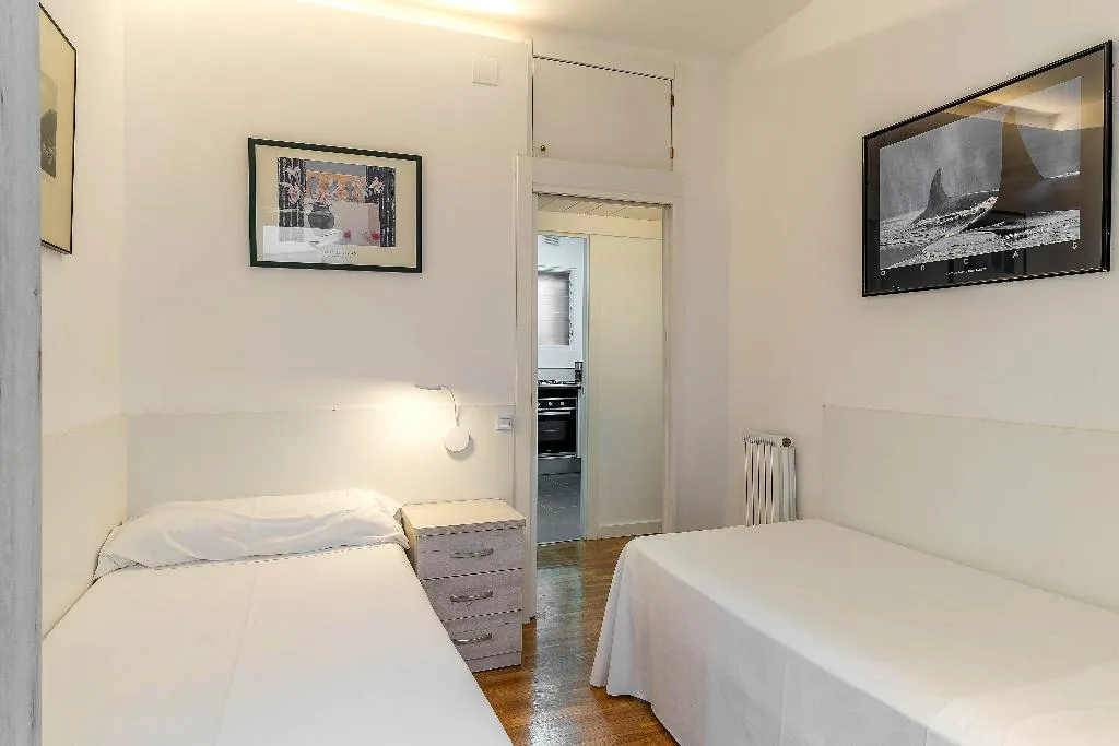 APARTMENT CAPACITY 4 Room, Aparthotel Bertran, Barcelona