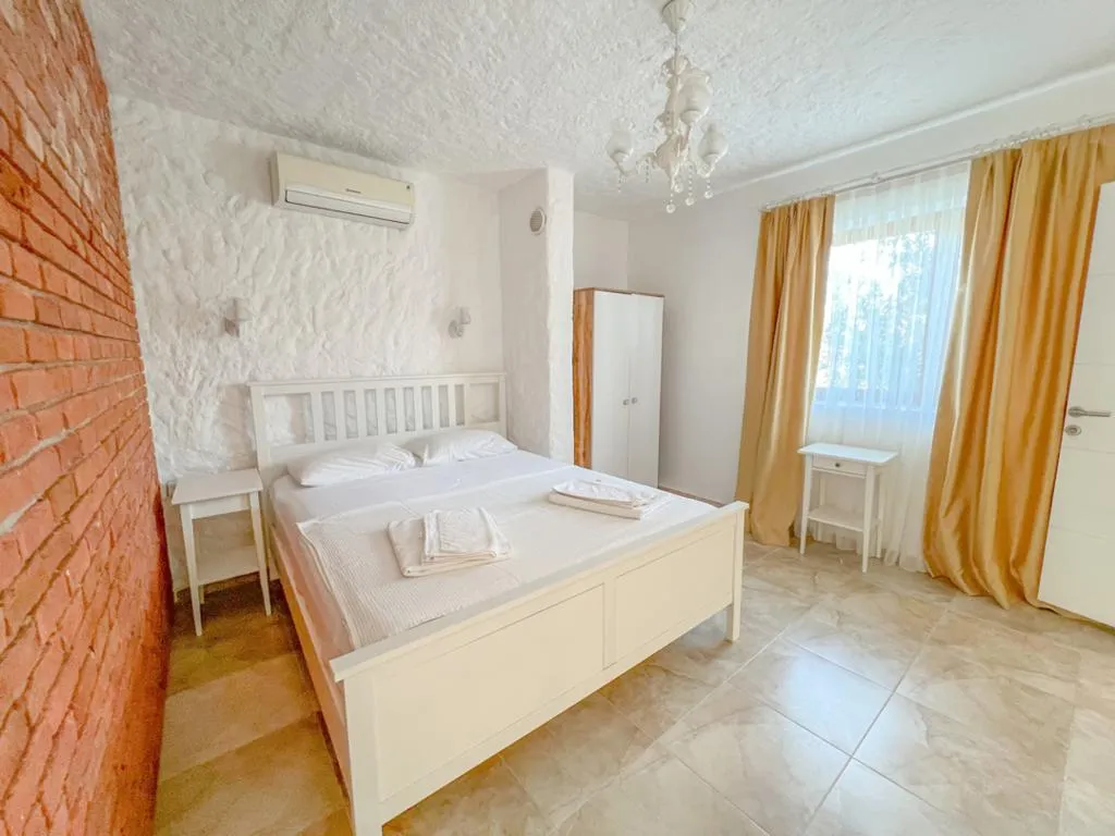 Room TWO DOUBLE BEDS Room, Gönülhan Otel Alaçatı, Izmir