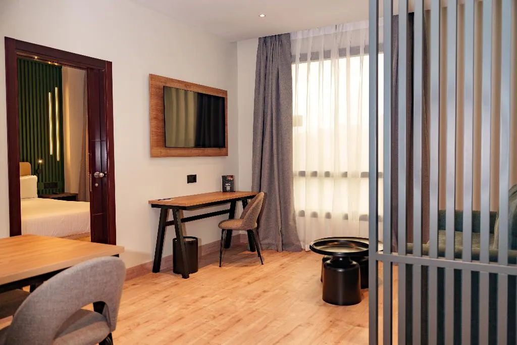 JUNIOR SUITE CAPACITY 4 Room, Princesa de Eboli, Madrid