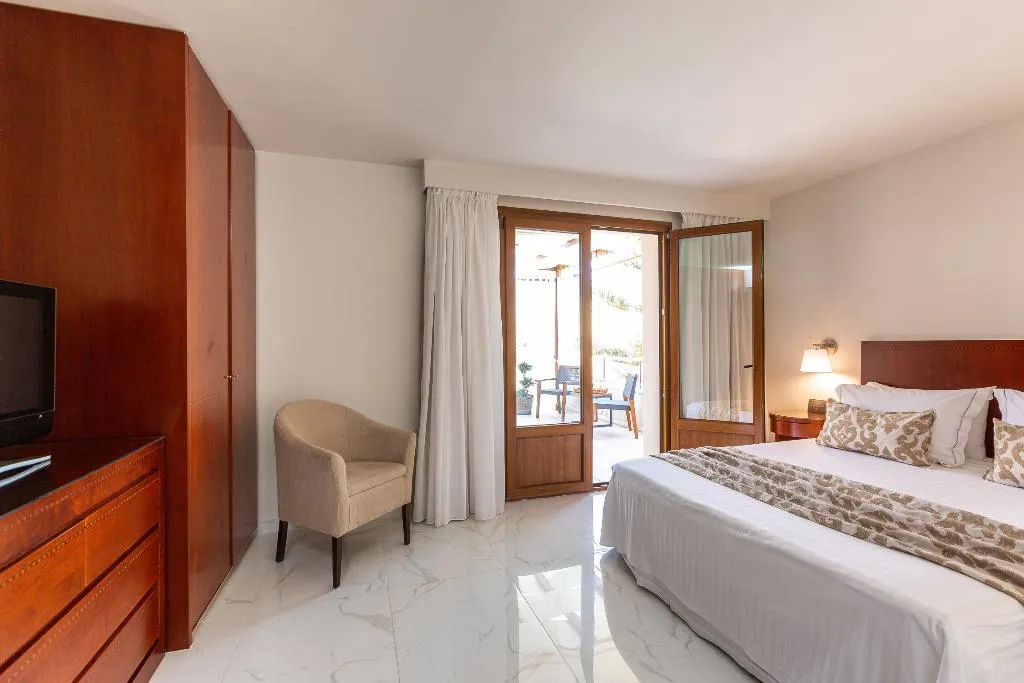 SUITE STANDARD Room, Theartemis Palace, Crete