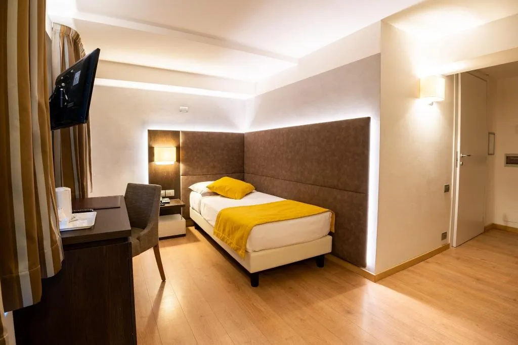 SINGLE STANDARD Room, Hotel Como, Milan