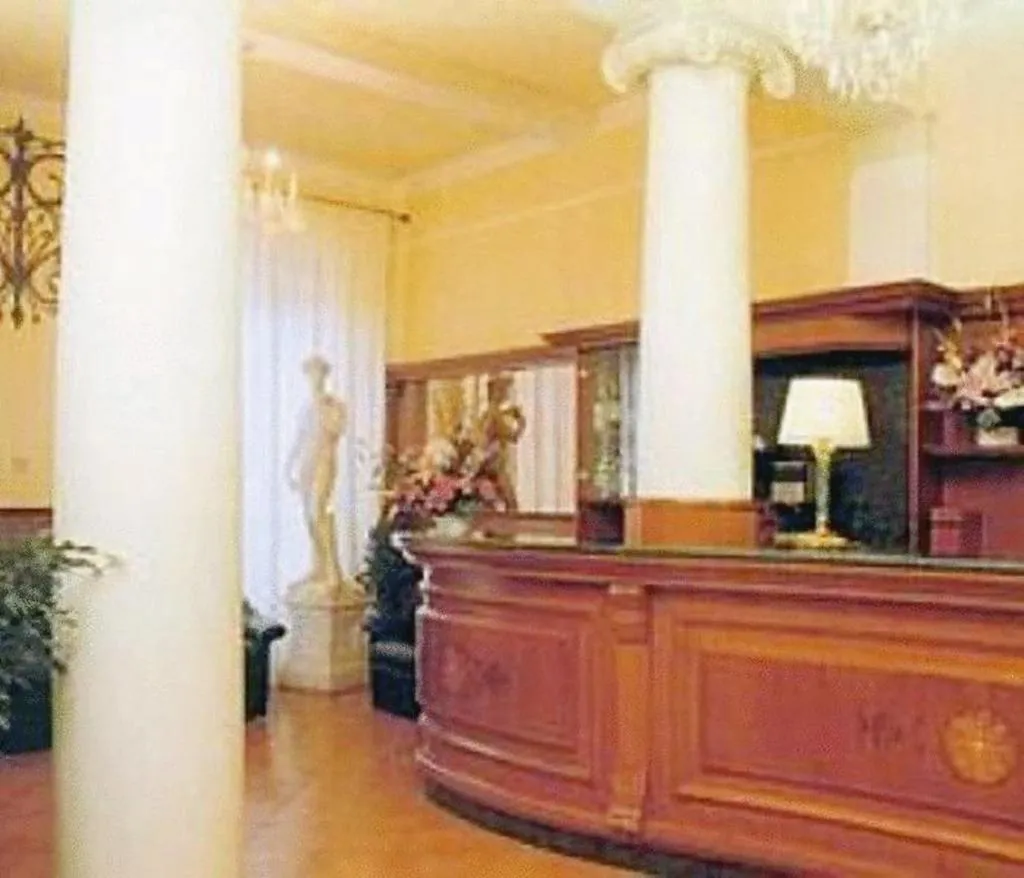 Lobby, California, Florence
