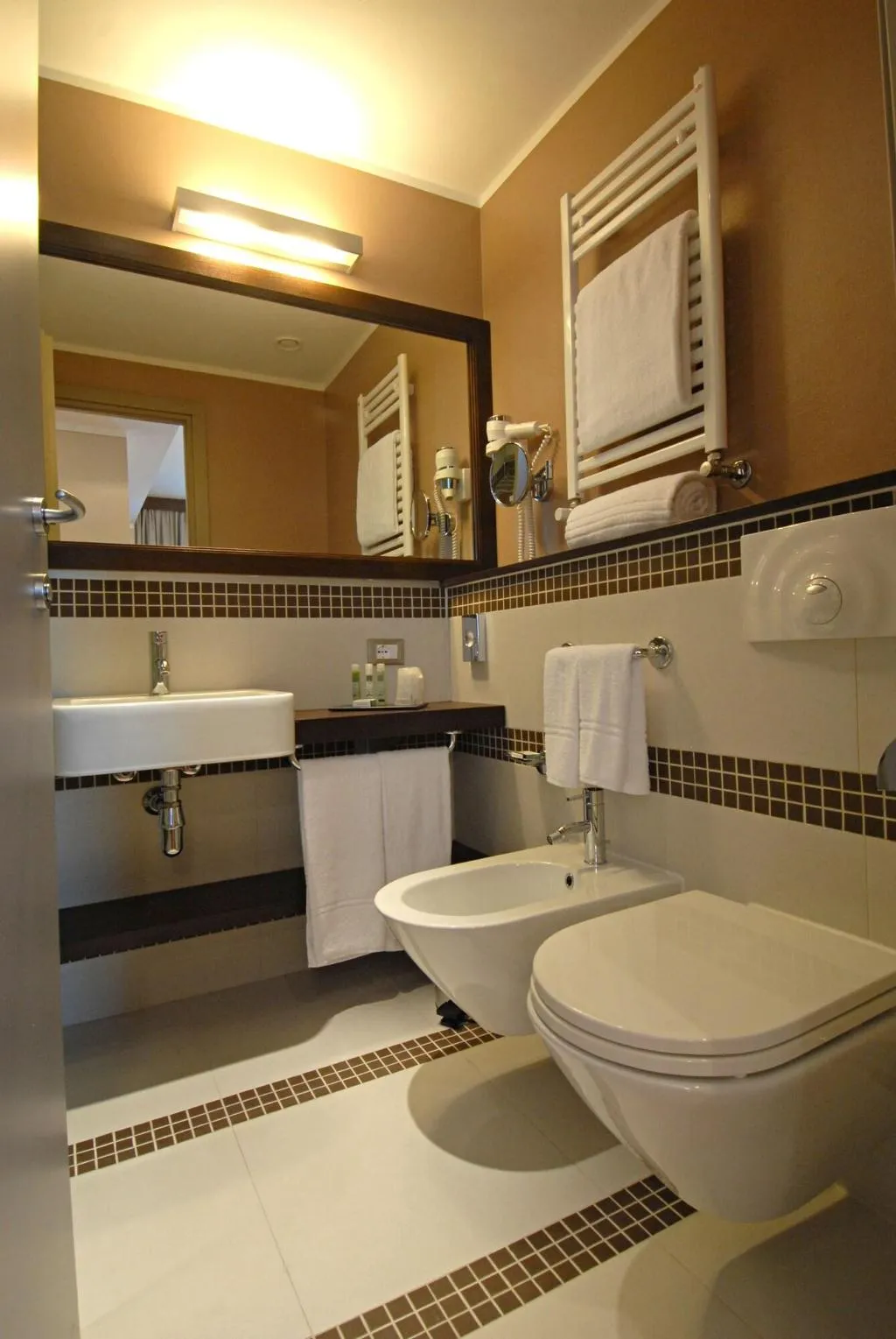 APARTMENT KING SIZE BED Room, Ramada Plaza Milano Hotel, Milan