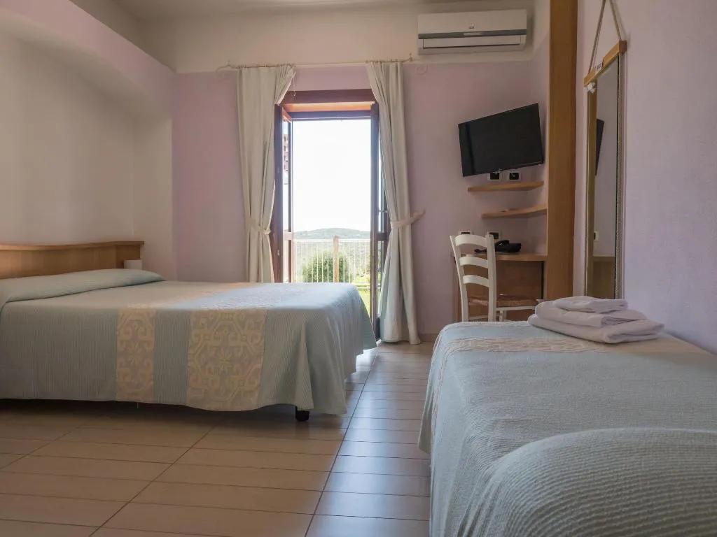 Room, Cala Reale, Cagliari