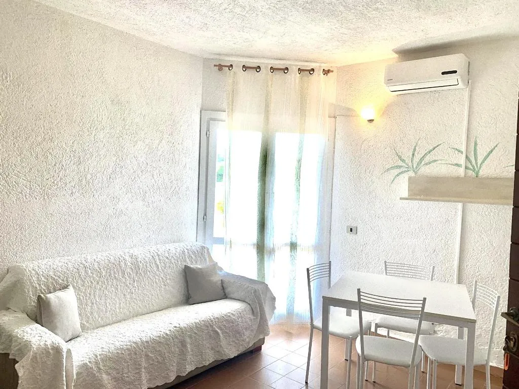 APARTMENT CAPACITY 4 Room, Terza Spiaggia and la Filasca, Olbia
