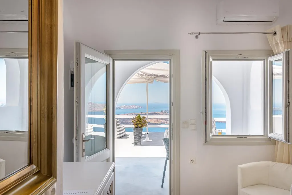 Double or Twin SUPERIOR Room, Avianto Luxury Suites, Santorini