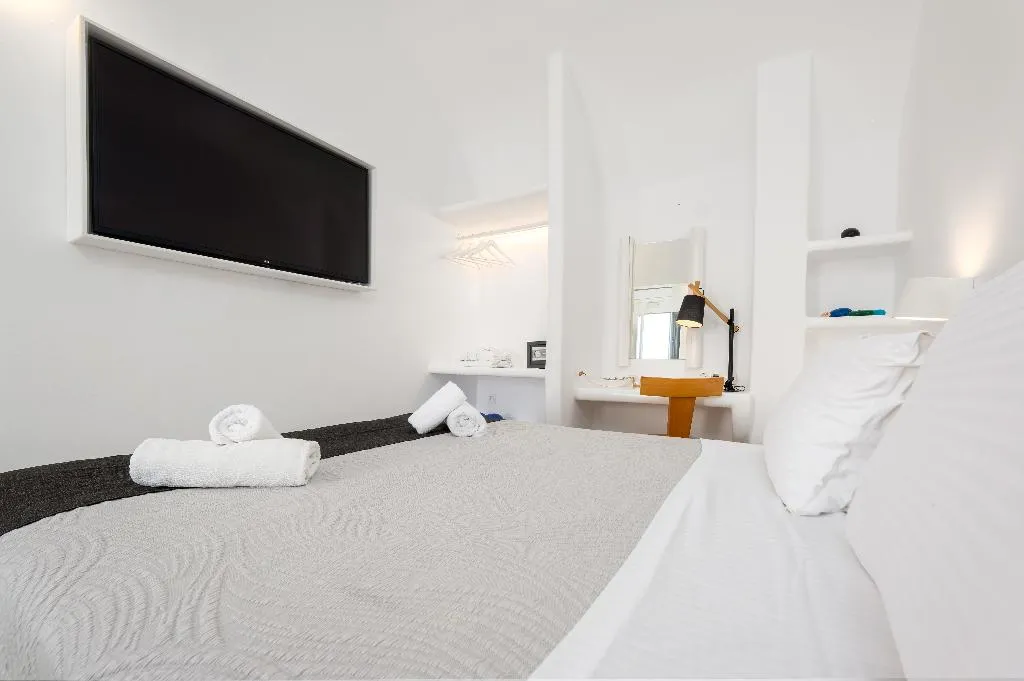 SUITE WITH PRIVATE POOL Room, Amaze Suites, Santorini