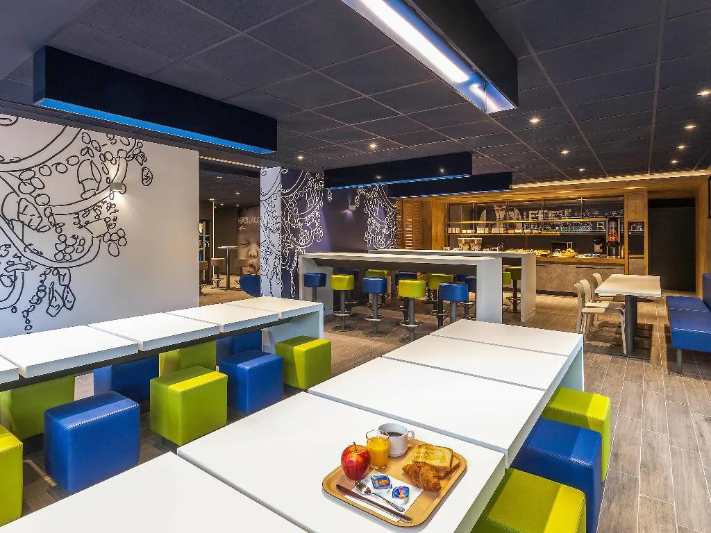 Sports and Entertainment, ibis budget Valencia Aeropuerto, Valencia