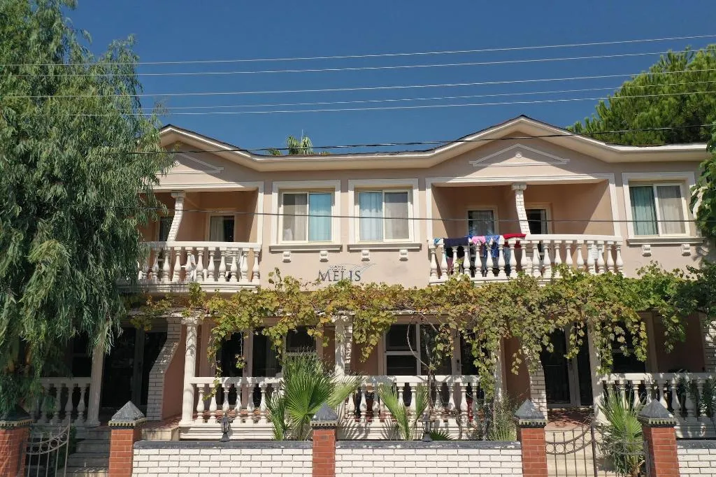 Room, Melis, Izmir