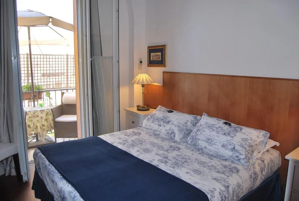 Room, Pettinary Village, Rome
