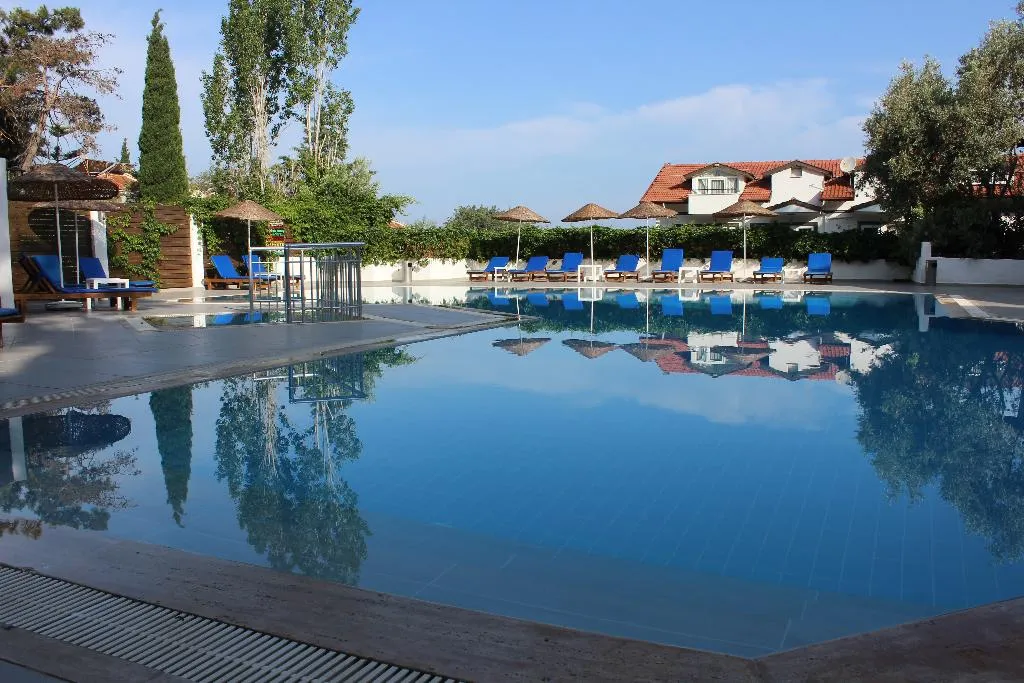 Pool, Tunacan, Dalaman