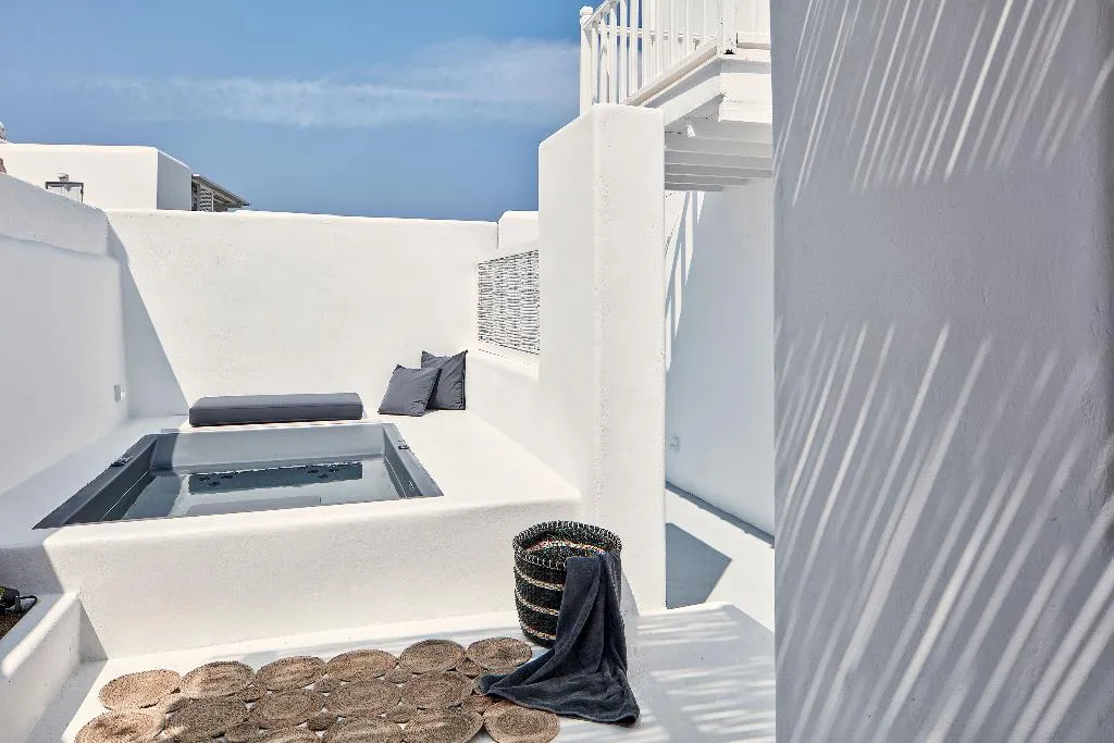 JUNIOR SUITE WITH JACUZZI Room, Boho Suites Mykonos, Mykonos