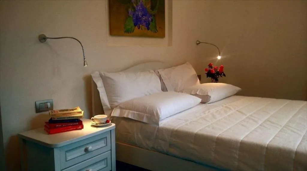 Room, Tenuta Solomita, Naples