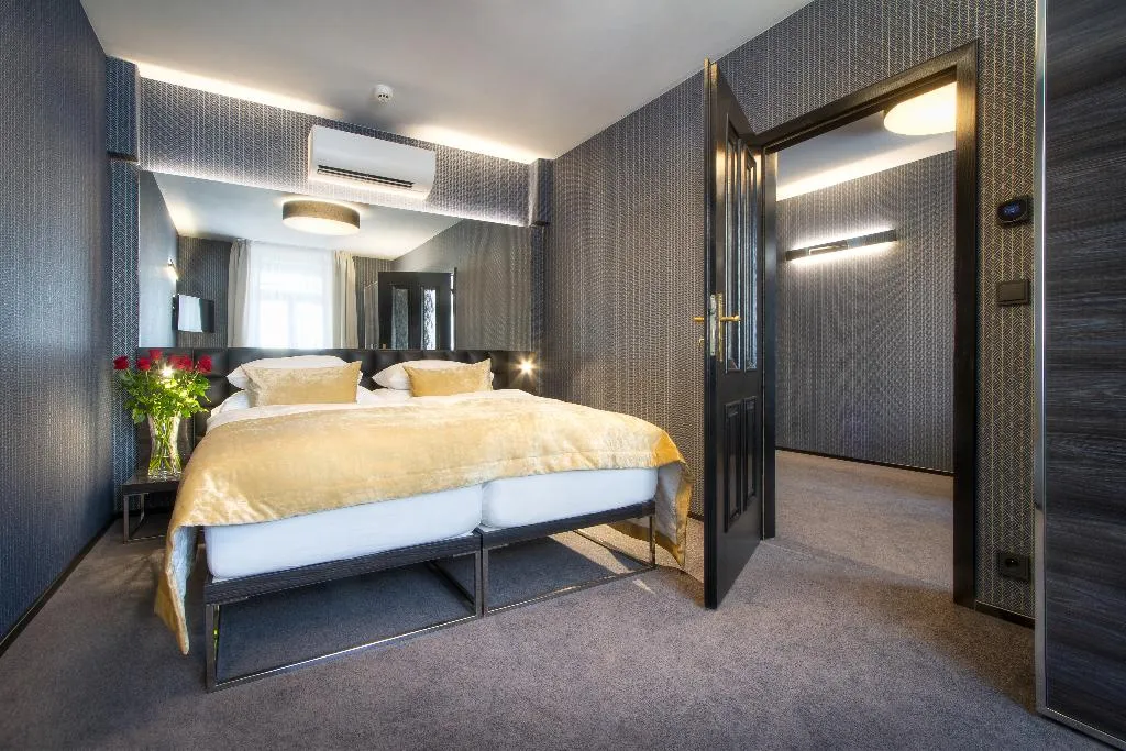 SUITE DELUXE WITH AIR CONDITIONING Room, Mucha, Prague